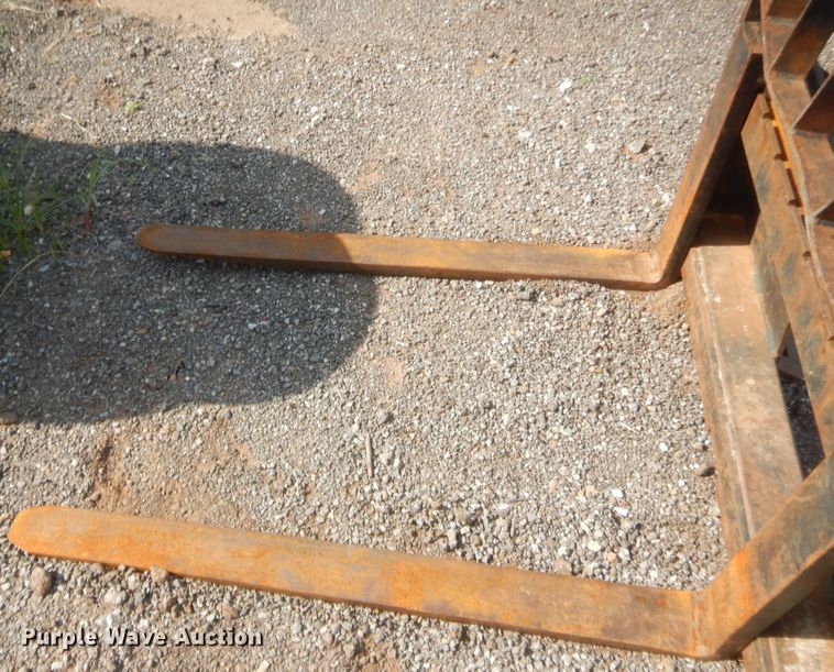 image for item IT9648 4'L skid steer pallet forks
