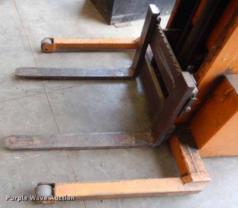 image for item IT9662 Big Joe PDM 20-60  forklift