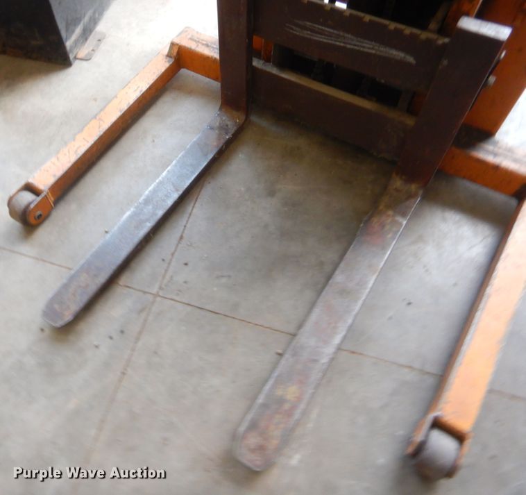 image for item IT9662 Big Joe PDM 20-60  forklift