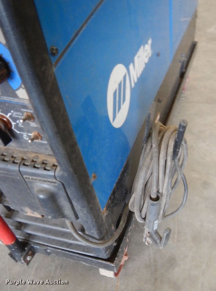 image for item IT9664 Miller Bobcat  welder
