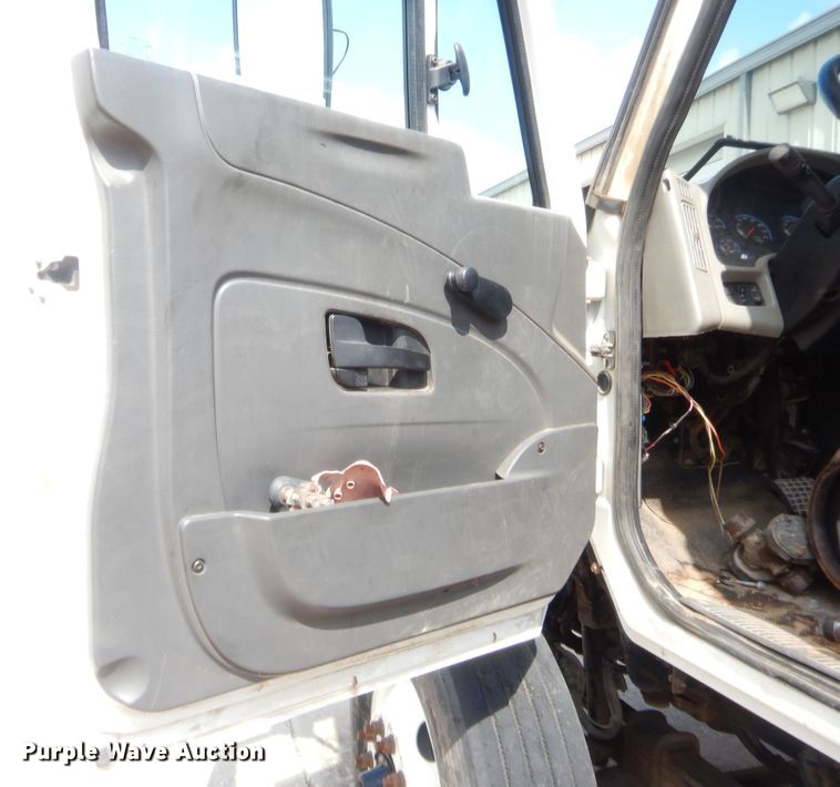 image for item IT9679 2010 International WorkStar 7400  truck cab and chassis