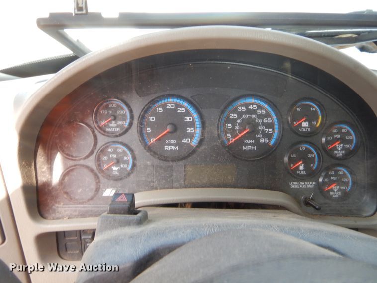 image for item IT9679 2010 International WorkStar 7400  truck cab and chassis