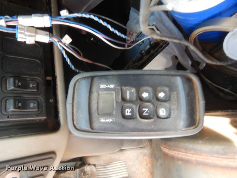 image for item IT9679 2010 International WorkStar 7400  truck cab and chassis