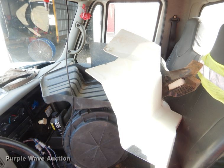 image for item IT9679 2010 International WorkStar 7400  truck cab and chassis