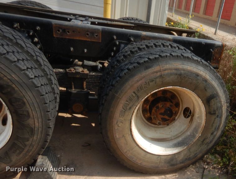 image for item IT9679 2010 International WorkStar 7400  truck cab and chassis