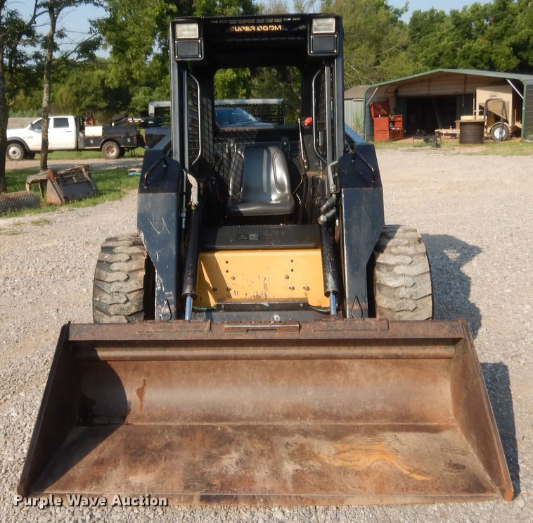 image for item IT9713 1999 New Holland LX885  skid steer loader