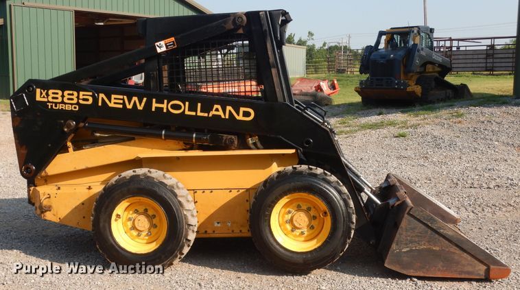 image for item IT9713 1999 New Holland LX885  skid steer loader