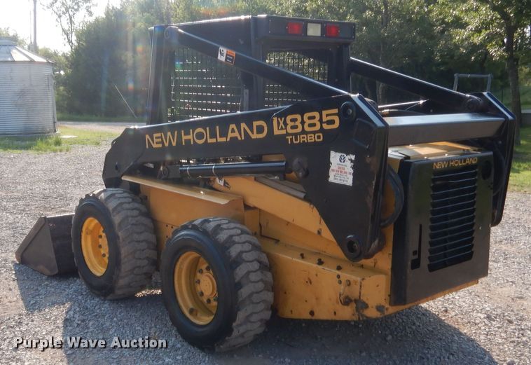 image for item IT9713 1999 New Holland LX885  skid steer loader