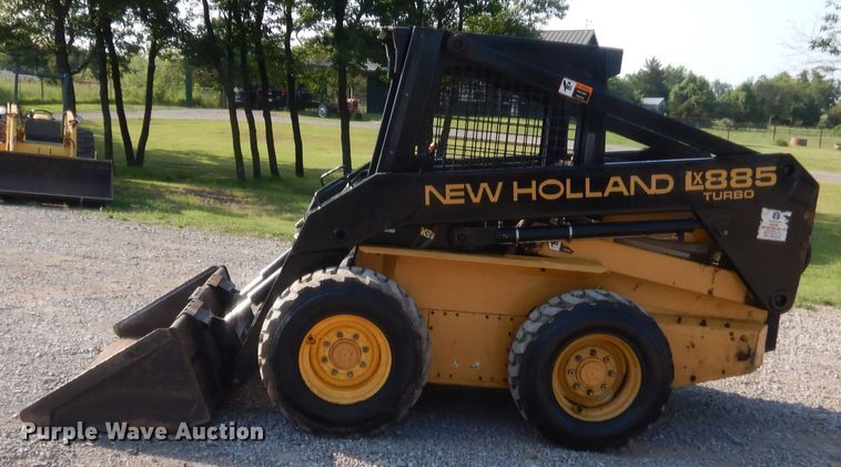 image for item IT9713 1999 New Holland LX885  skid steer loader