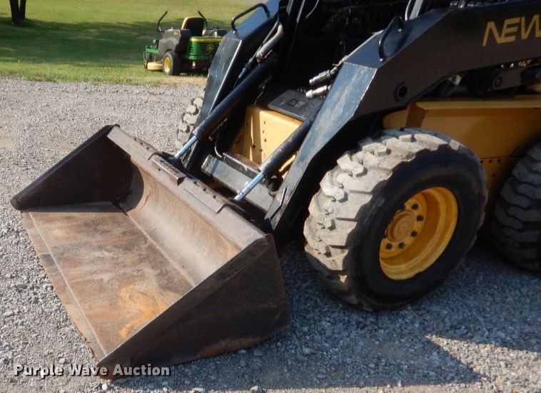 image for item IT9713 1999 New Holland LX885  skid steer loader