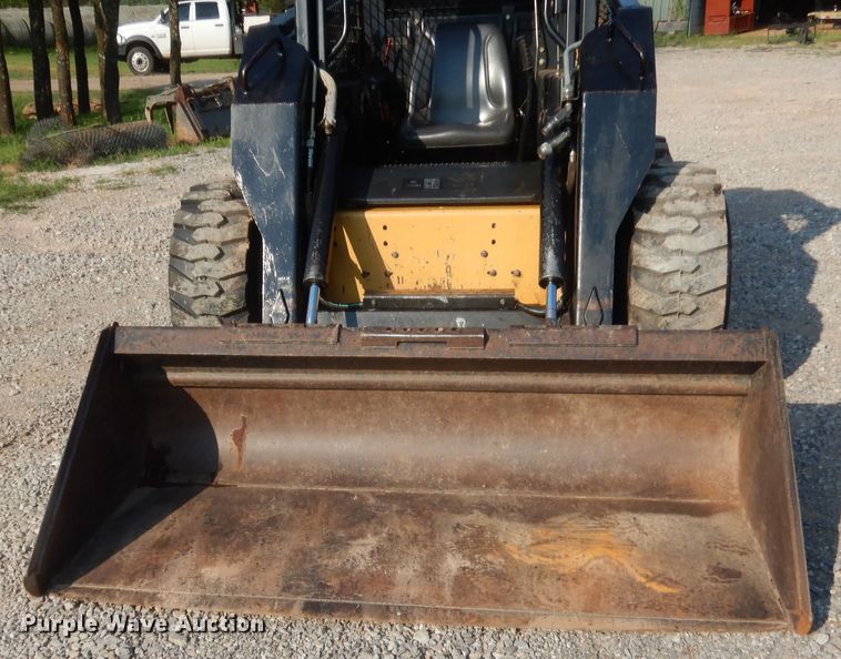 image for item IT9713 1999 New Holland LX885  skid steer loader