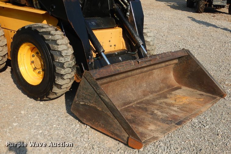 image for item IT9713 1999 New Holland LX885  skid steer loader