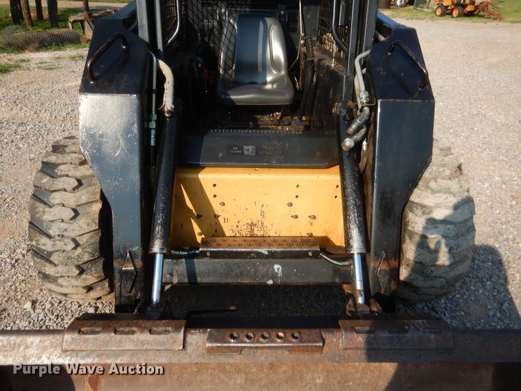 image for item IT9713 1999 New Holland LX885  skid steer loader