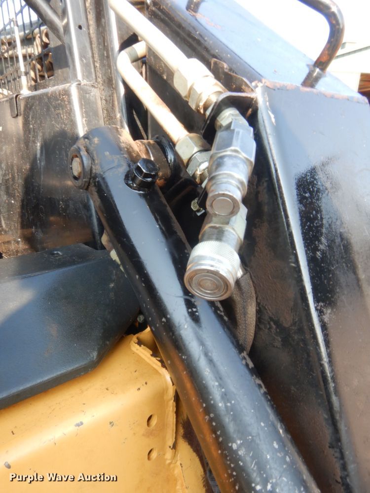 image for item IT9713 1999 New Holland LX885  skid steer loader