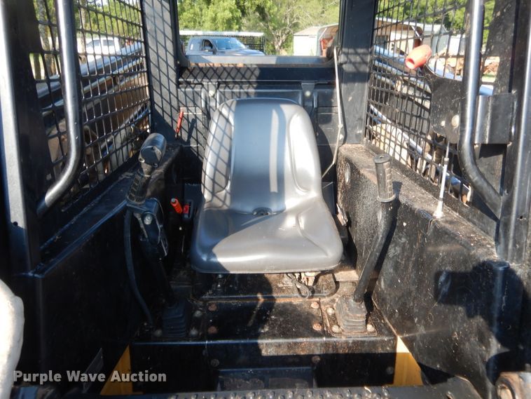 image for item IT9713 1999 New Holland LX885  skid steer loader