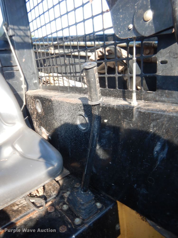 image for item IT9713 1999 New Holland LX885  skid steer loader