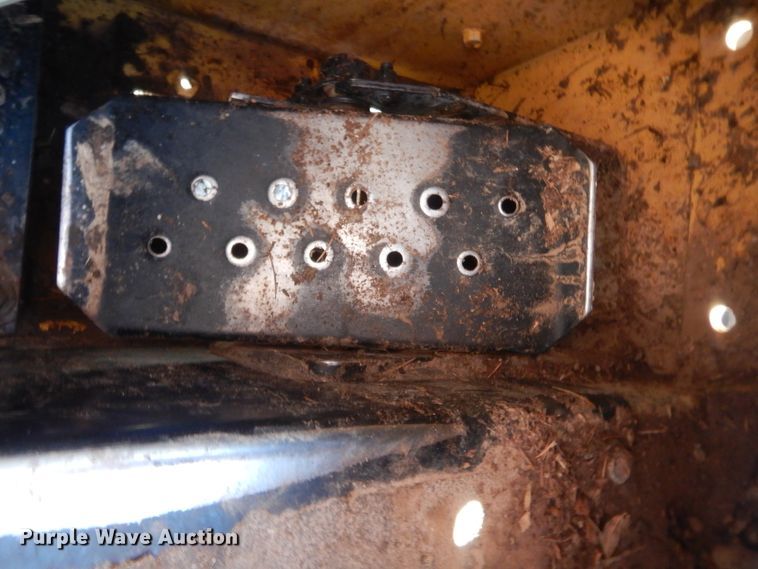 image for item IT9713 1999 New Holland LX885  skid steer loader