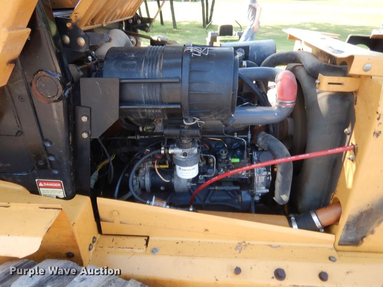 image for item IT9713 1999 New Holland LX885  skid steer loader