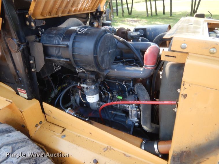 image for item IT9713 1999 New Holland LX885  skid steer loader