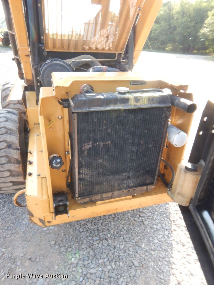 image for item IT9713 1999 New Holland LX885  skid steer loader
