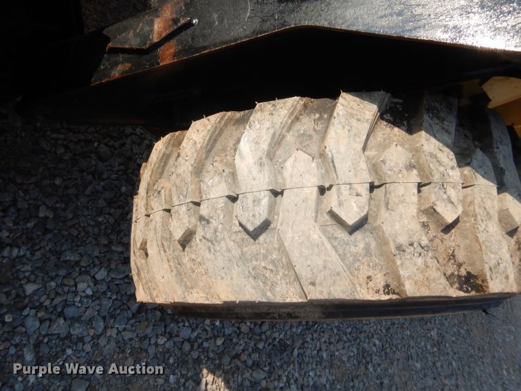 image for item IT9713 1999 New Holland LX885  skid steer loader