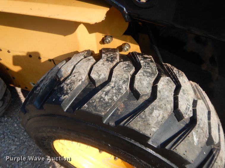image for item IT9713 1999 New Holland LX885  skid steer loader