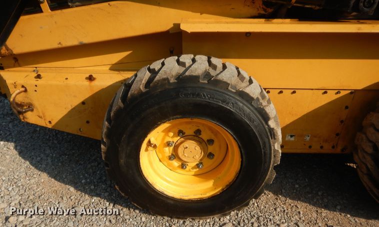 image for item IT9713 1999 New Holland LX885  skid steer loader