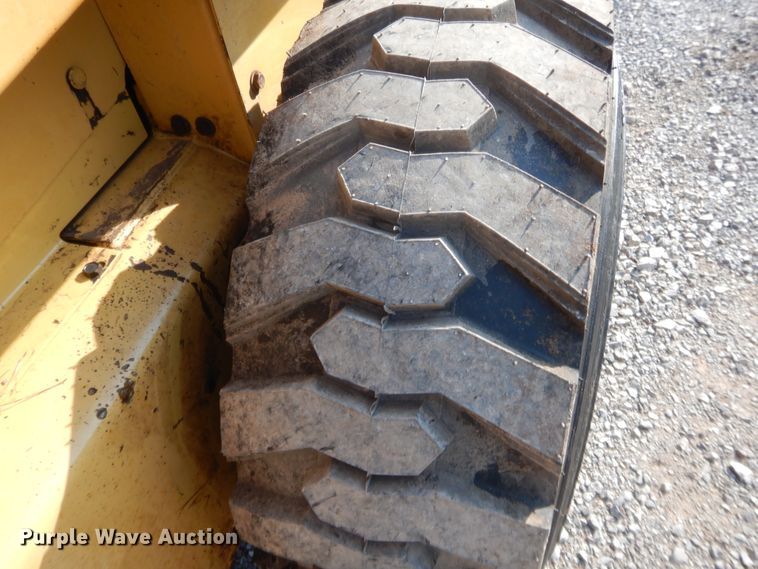 image for item IT9713 1999 New Holland LX885  skid steer loader