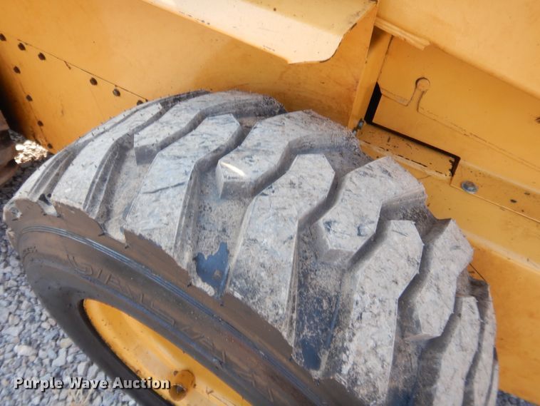 image for item IT9713 1999 New Holland LX885  skid steer loader