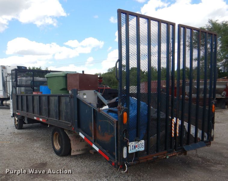 image for item JF9139 2006 Isuzu NPR  flatbed truck