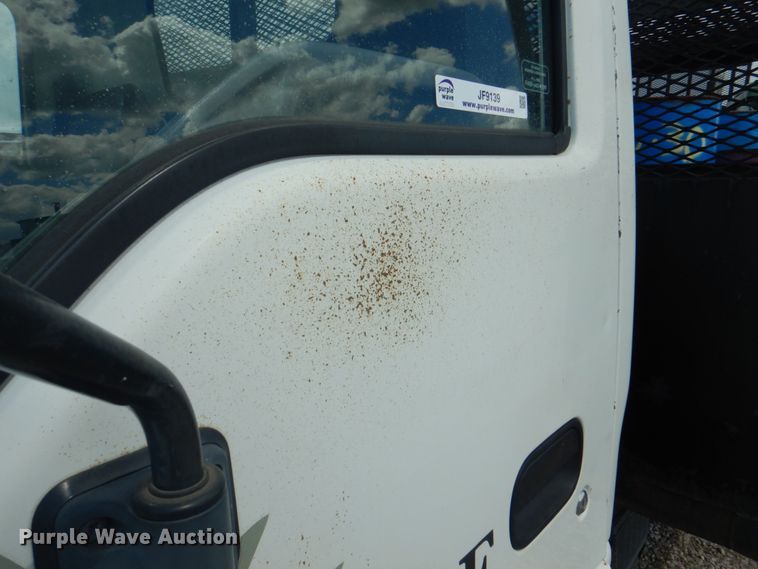 image for item JF9139 2006 Isuzu NPR  flatbed truck