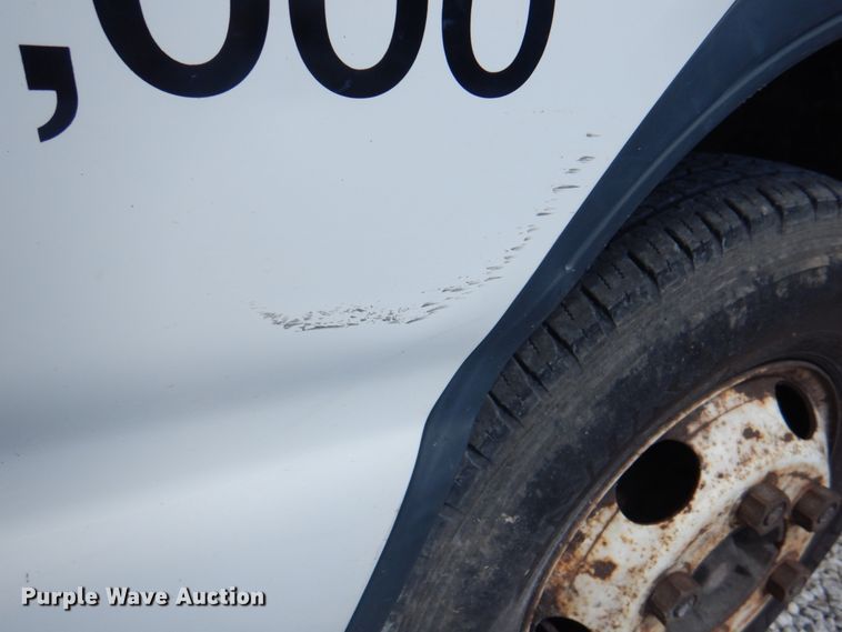 image for item JF9139 2006 Isuzu NPR  flatbed truck