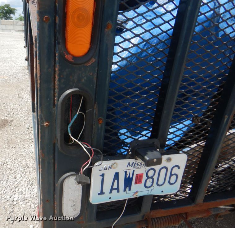 image for item JF9139 2006 Isuzu NPR  flatbed truck