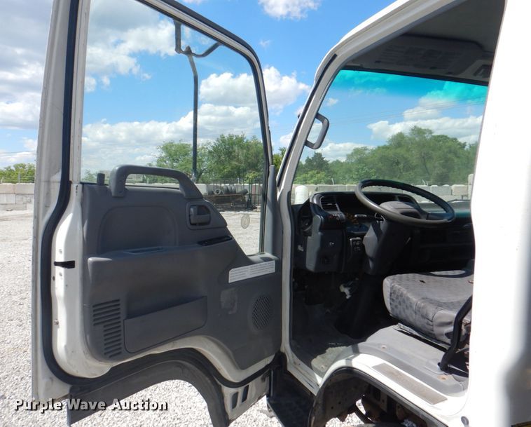 image for item JF9139 2006 Isuzu NPR  flatbed truck