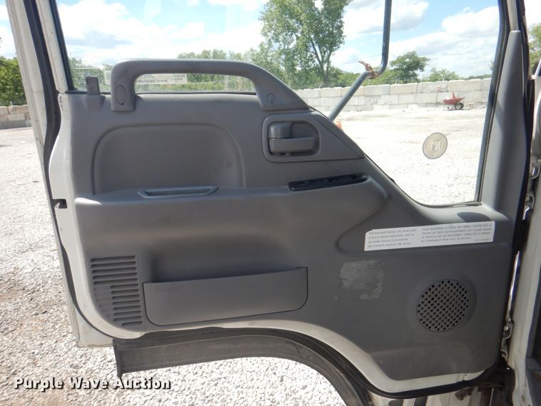 image for item JF9139 2006 Isuzu NPR  flatbed truck