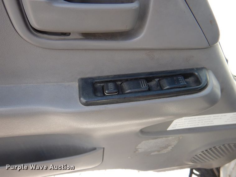 image for item JF9139 2006 Isuzu NPR  flatbed truck