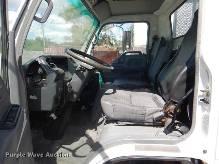 image for item JF9139 2006 Isuzu NPR  flatbed truck