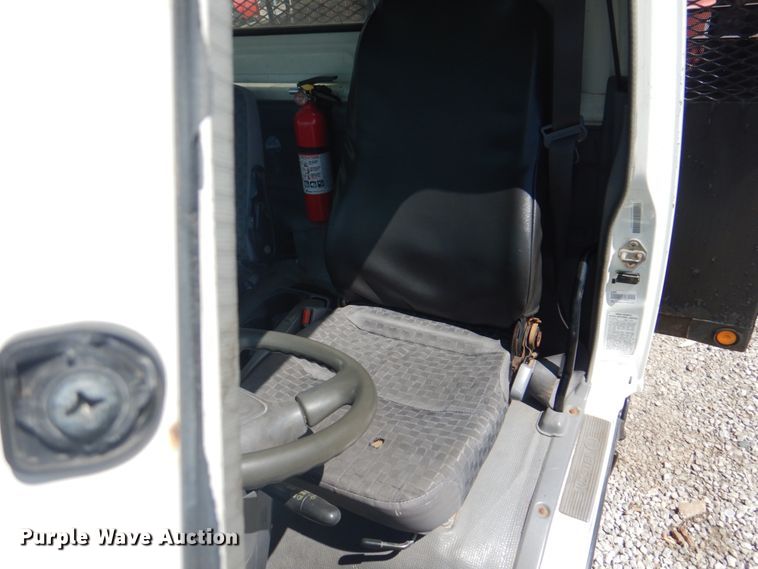 image for item JF9139 2006 Isuzu NPR  flatbed truck