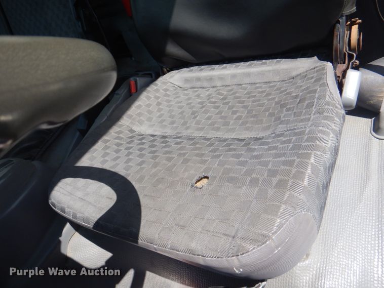 image for item JF9139 2006 Isuzu NPR  flatbed truck