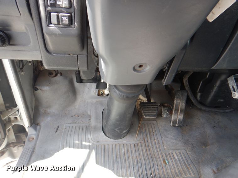 image for item JF9139 2006 Isuzu NPR  flatbed truck