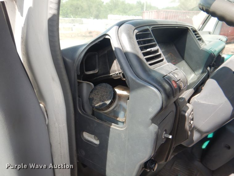 image for item JF9139 2006 Isuzu NPR  flatbed truck