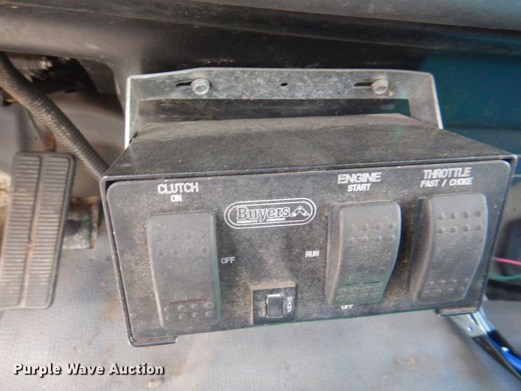 image for item JF9139 2006 Isuzu NPR  flatbed truck