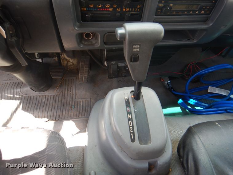 image for item JF9139 2006 Isuzu NPR  flatbed truck