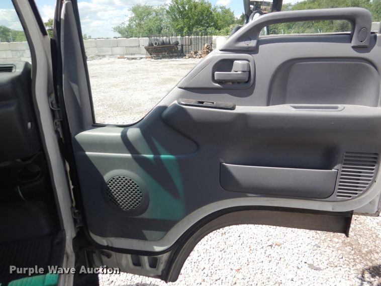 image for item JF9139 2006 Isuzu NPR  flatbed truck