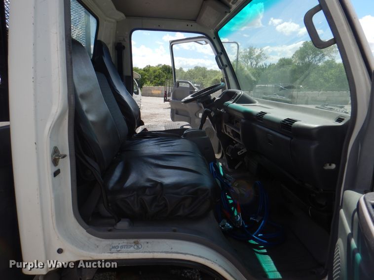 image for item JF9139 2006 Isuzu NPR  flatbed truck