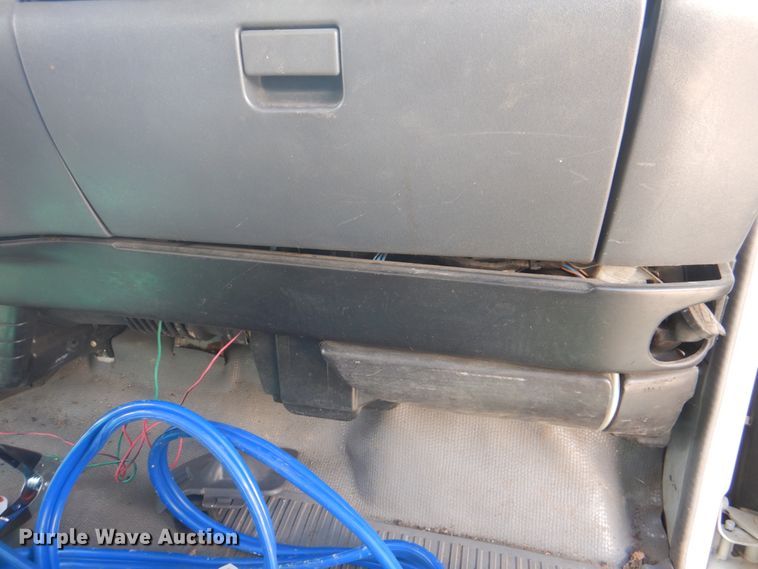 image for item JF9139 2006 Isuzu NPR  flatbed truck