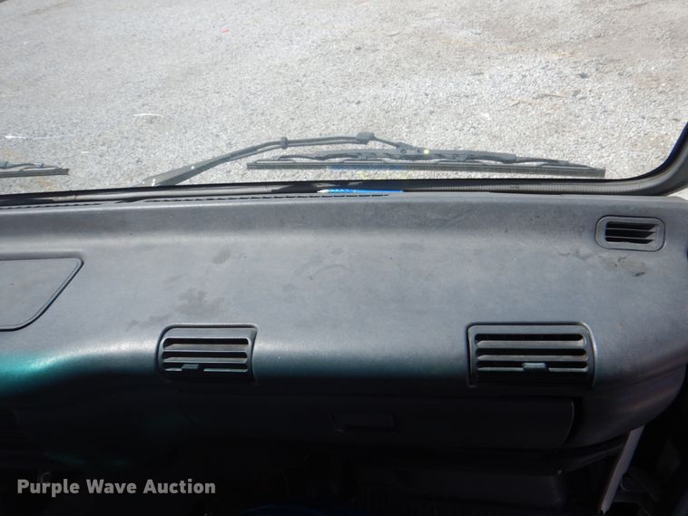 image for item JF9139 2006 Isuzu NPR  flatbed truck