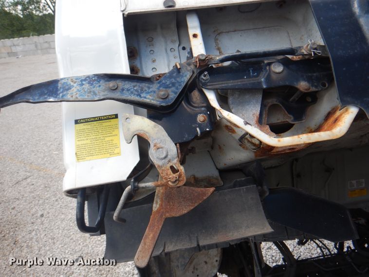 image for item JF9139 2006 Isuzu NPR  flatbed truck