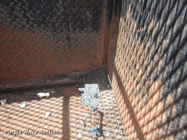 image for item JF9139 2006 Isuzu NPR  flatbed truck