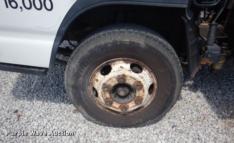 image for item JF9139 2006 Isuzu NPR  flatbed truck